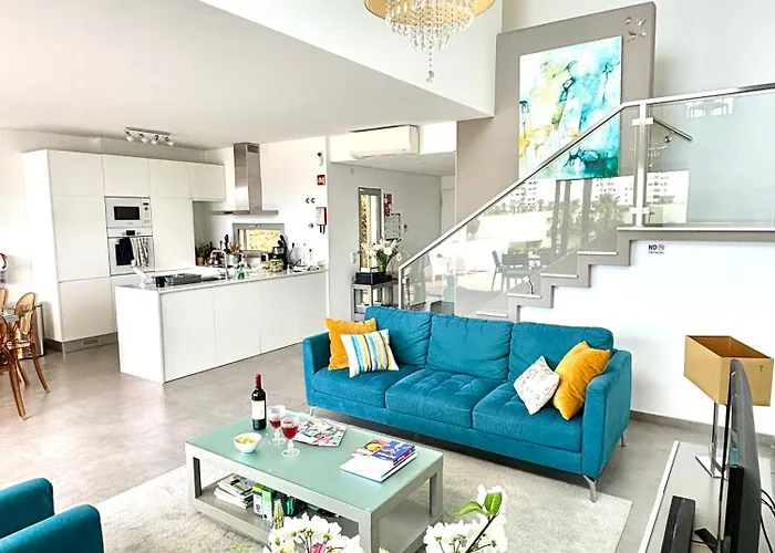 Luxury & Private Heatable Pool In *