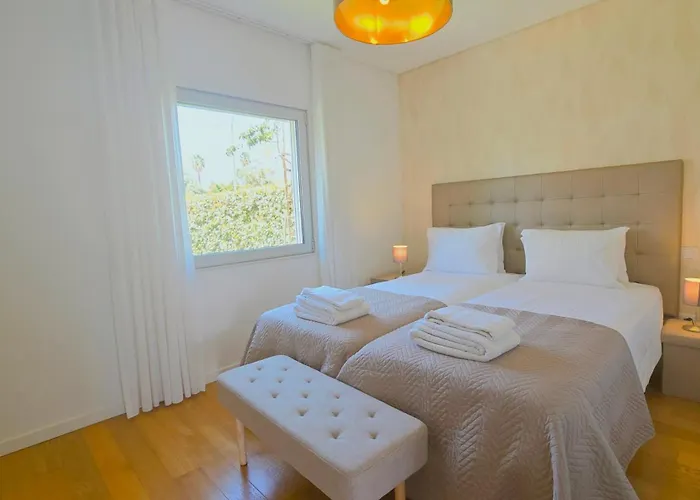 Luxury & Private Heatable Pool In *