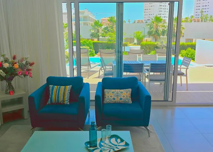 Luxury & Private Heatable Pool In Вілла