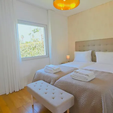 Luxury & Private Heatable Pool In *